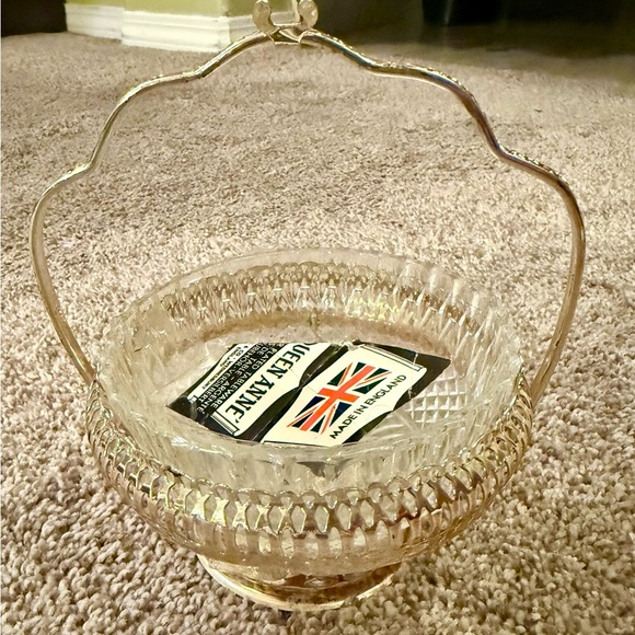 Vintage Silver plated and Clear Glass Basket made in England - Picture 2 of 7